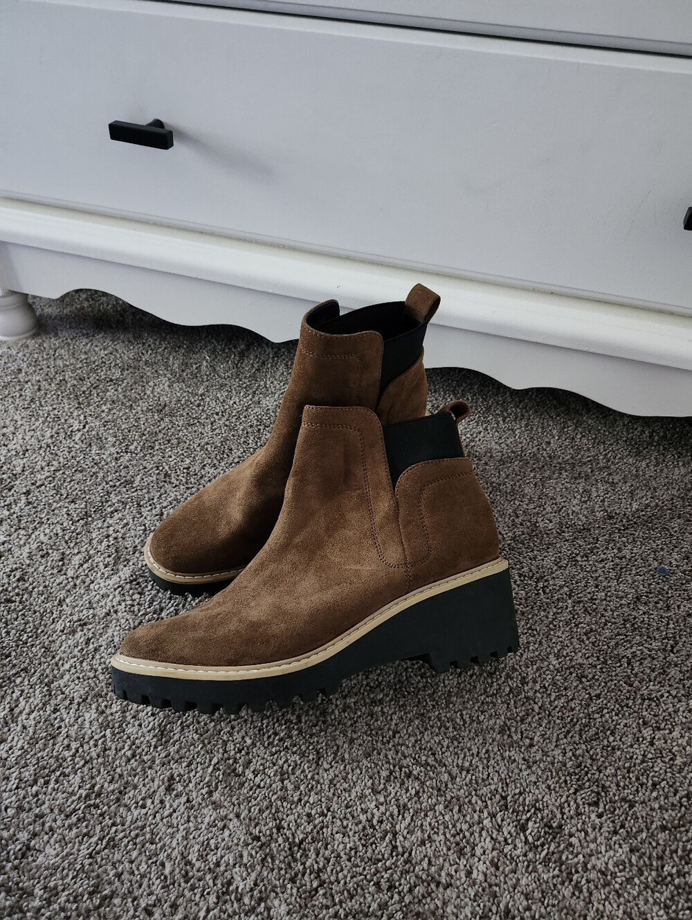 Dolce Via Huey Women's Brown Suede Wedge Chelsea Boots Sz 8